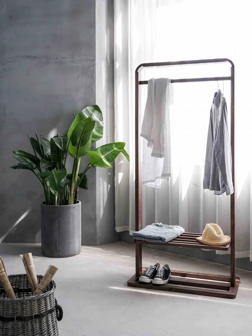 giá treo quần áo tối giản