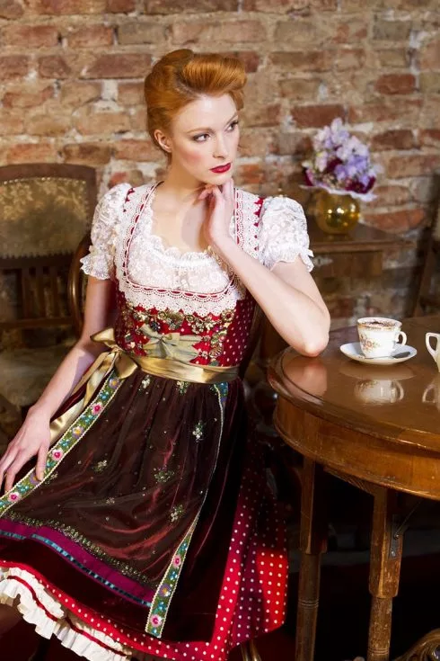 Dirndl còn được gọi là Landhausmode 10 trang phục truyền thống quyến rũ của phụ nữ trên thế giới - ELLE VN