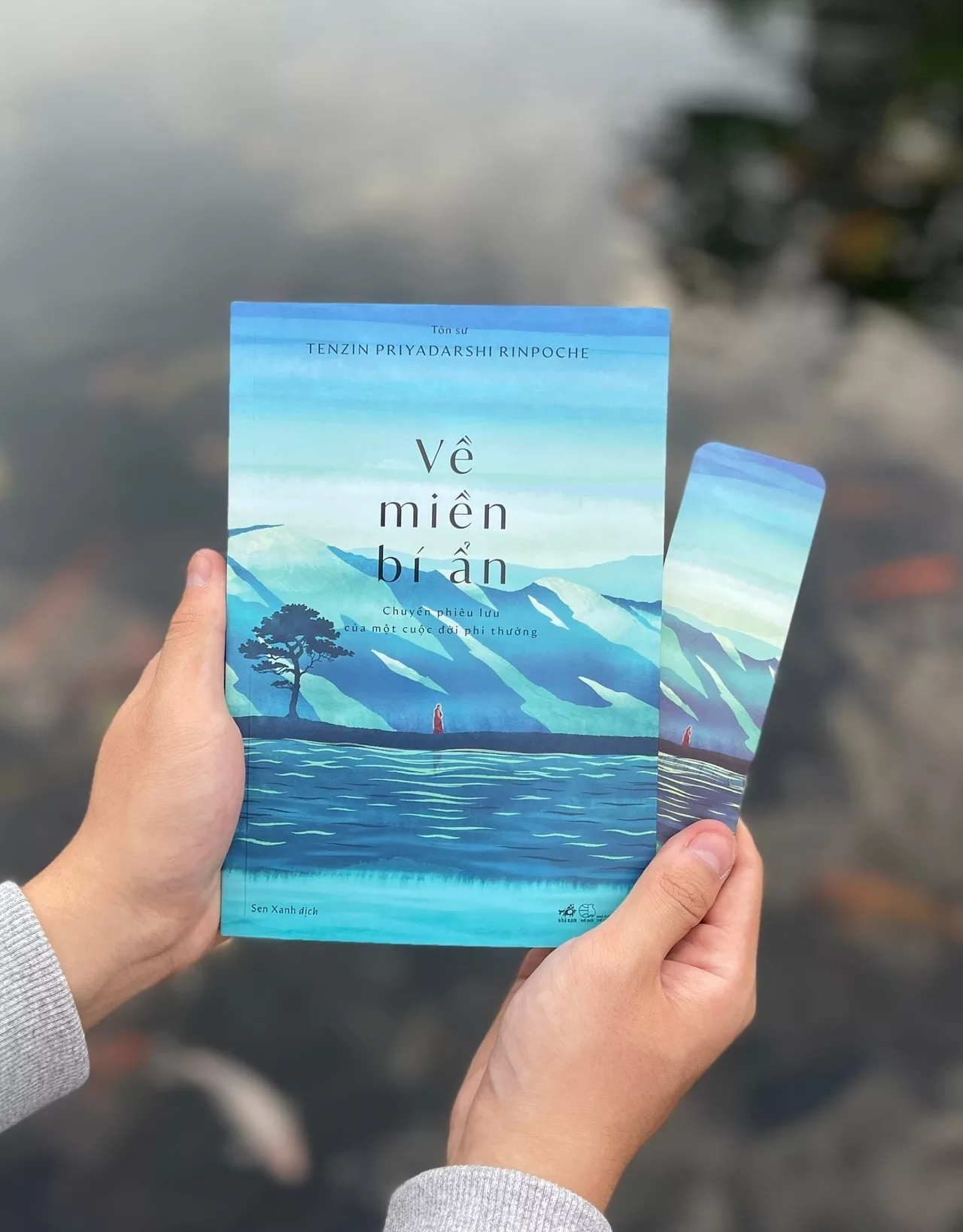 Cuốn hồi ký Về miền bí ẩn của tôn sư Tenzin Priyadarshi Rinpoche