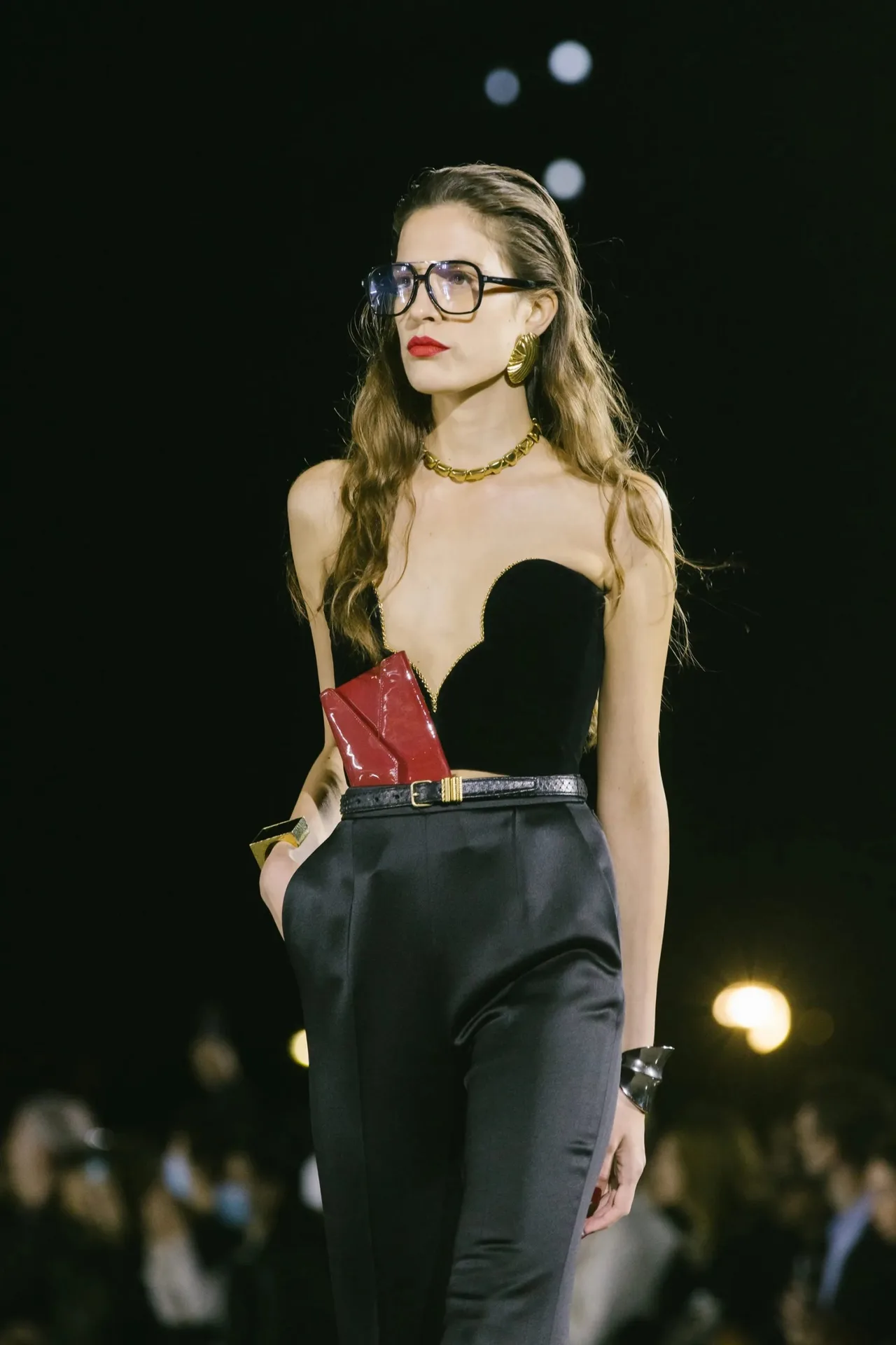 thiết kế trong show Saint Laurent Xuân Hè 2022
