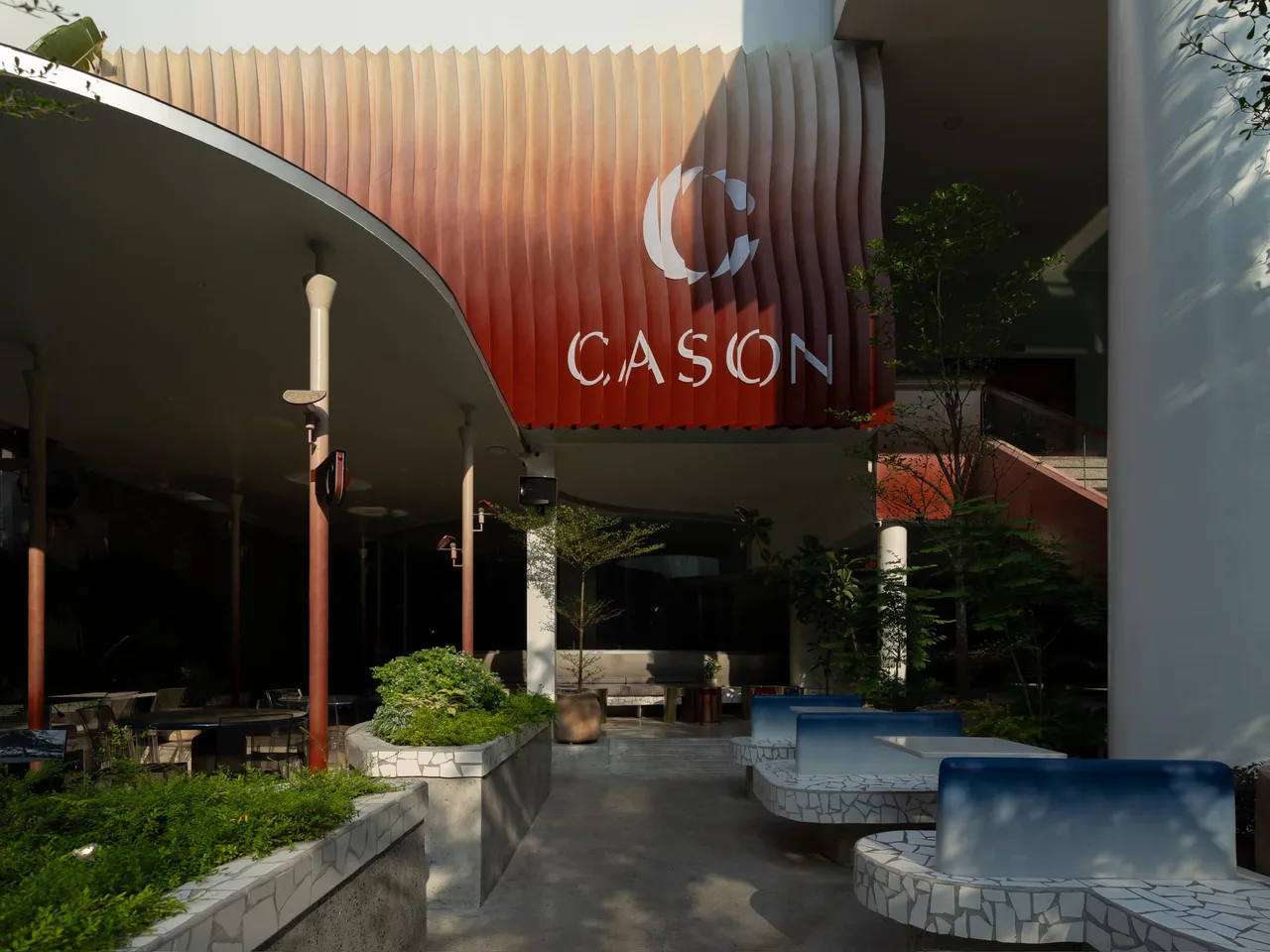 Trong sân quán Cason Caphe elle lifestyle map đợt 2