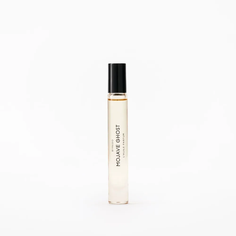 Nước hoa dạng lăn Byredo Mojave Ghost Roll-On Oil dành cho những chuyến du lịch đến vùng sa mạc.