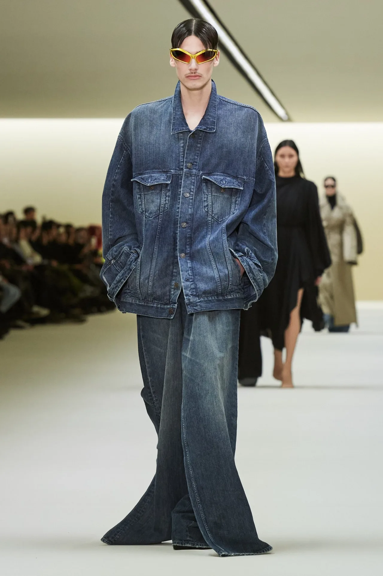 00016-balenciaga-fall-2023-ready-to-wear-credit-gorunway