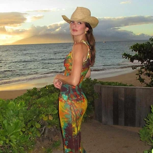 Hóa nữ cao bồi miền viễn Tây với xu hướng “Coastal Cowgirl” đình đám