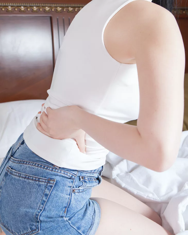 Cơ lưng nhức mỏi khi vận động quá sức Cơ lưng nhức mỏi khi vận động quá sức