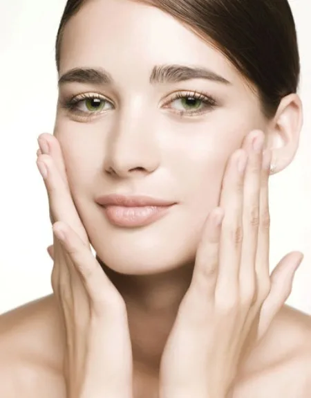 how-to-apply-foundation-brush-sponge-or-fingers-3