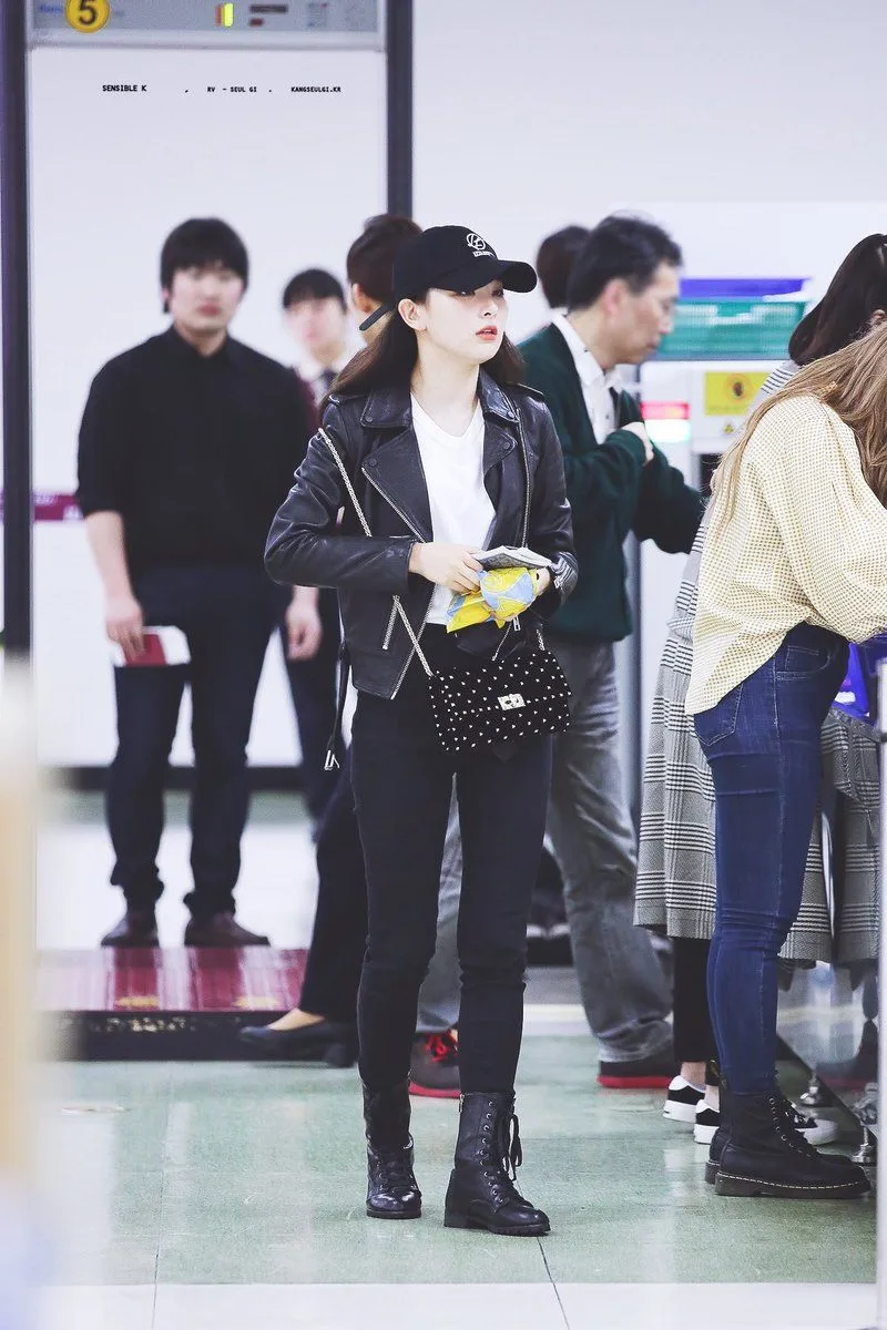 Tắc kè hoa trong phong cách thời trang của Seulgi (Red Velvet)