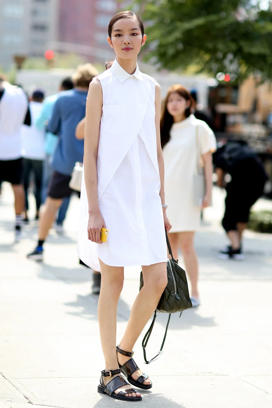 bí quyết mặc đầm sơ mi từ fashionista không tay