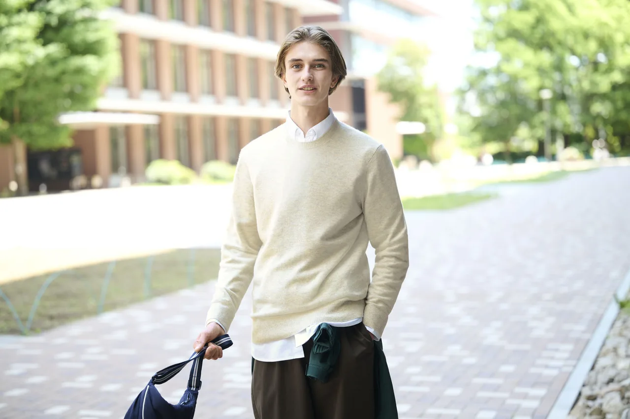 Chiếc áo polo dệt kim vải gân UNIQLO