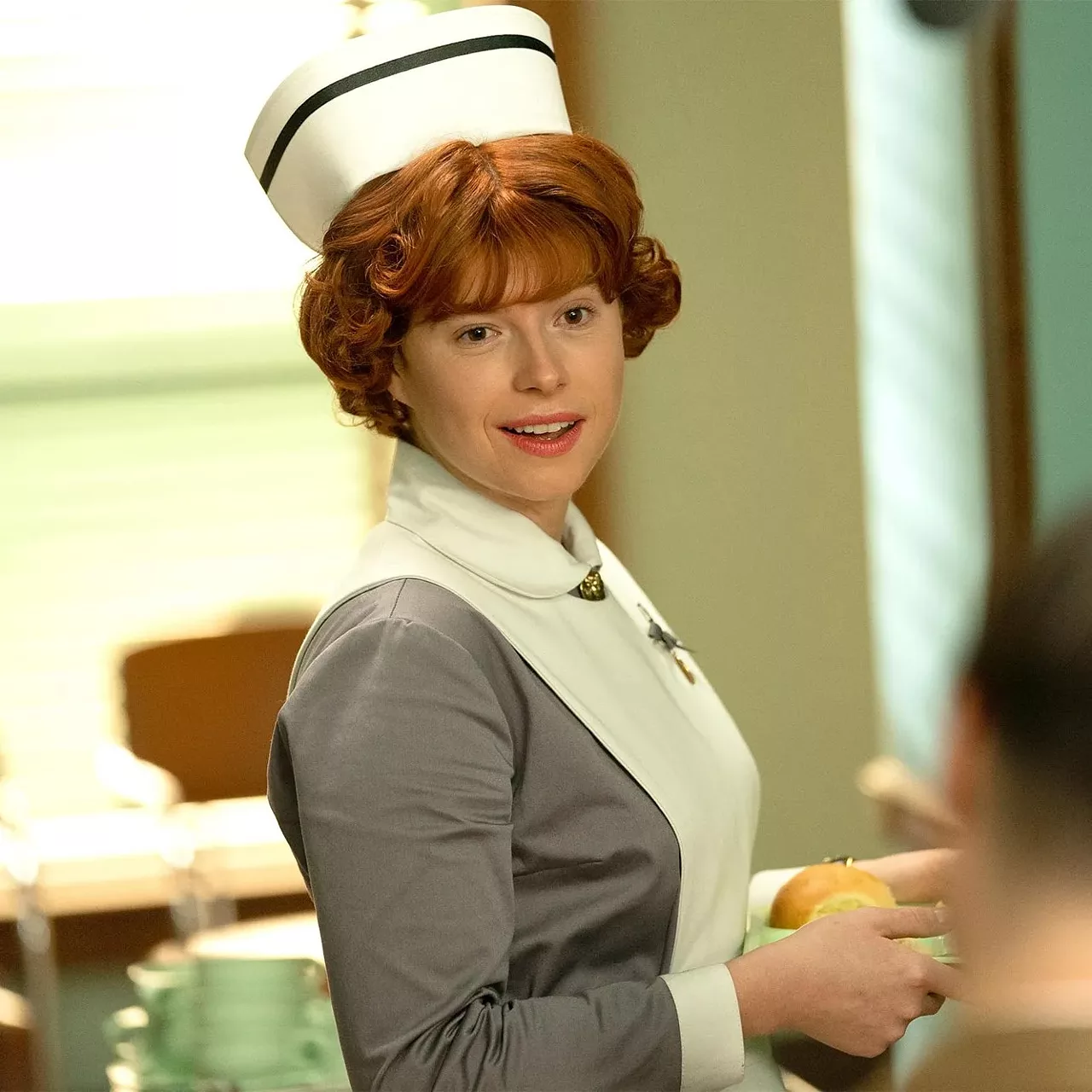 Jessie Buckley vào vai Oraetta Mayflower trong phim Fargo Season 4, loạt phim truyền hình hài kịch đen tội phạm tuyển tập nổi tiếng của Mỹ