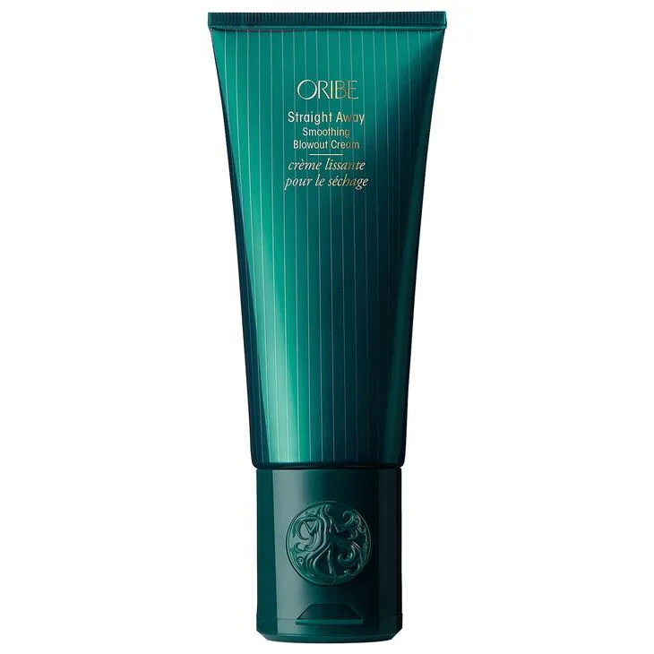 Kem ủ duỗi thẳng tóc Oribe Straight Away là sản phẩm không thể thiếu trong routine chăm sóc tóc của Taylor Hill. Kem ủ duỗi thẳng tóc Oribe Straight Away là sản phẩm không thể thiếu trong routine chăm sóc tóc của Taylor Hill.