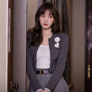 Tủ đồ công sở đáng học hỏi của Lee Sung Kyung trong “Mùa Em Rực Rỡ”