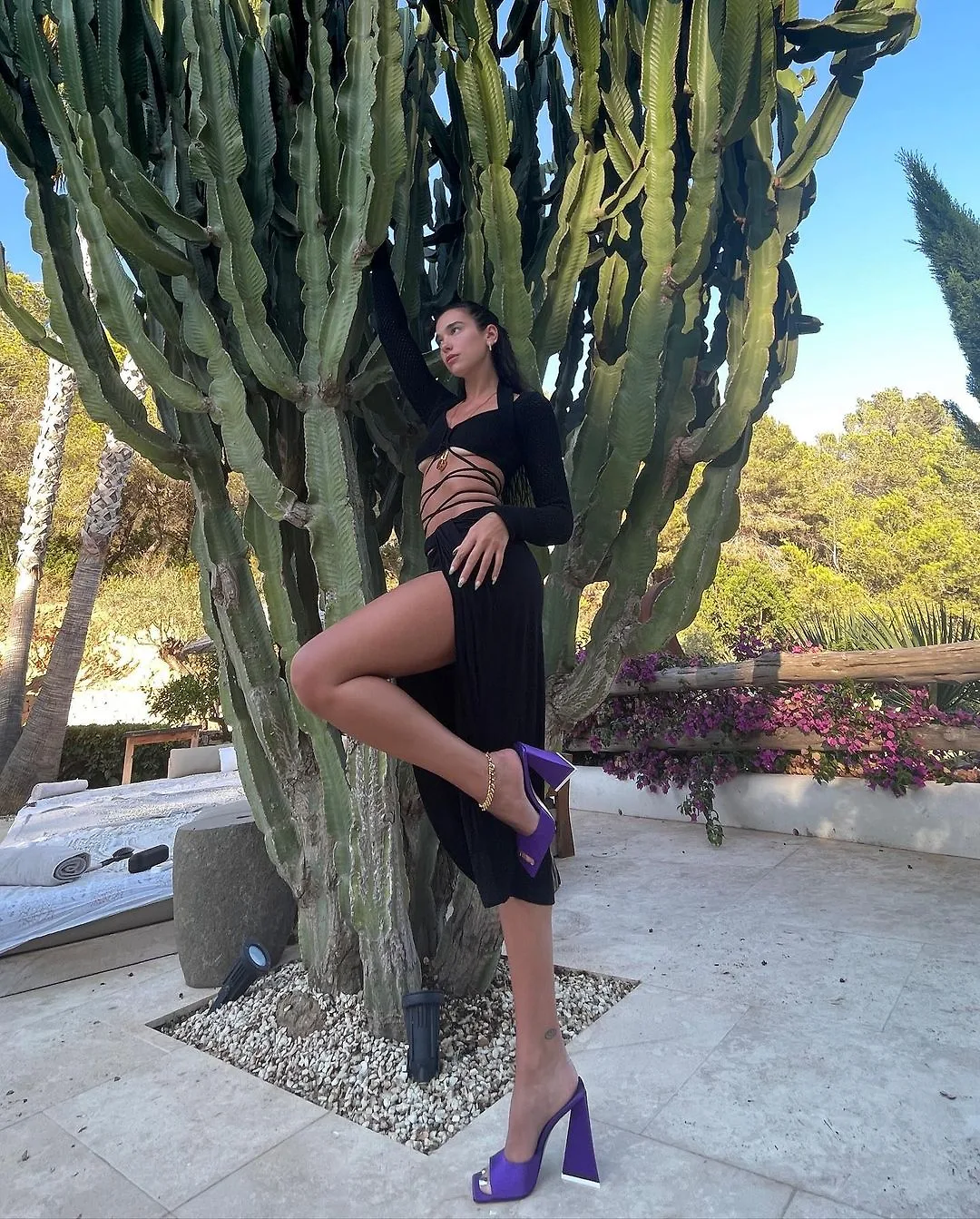 Dualipa diện sandals platform tím