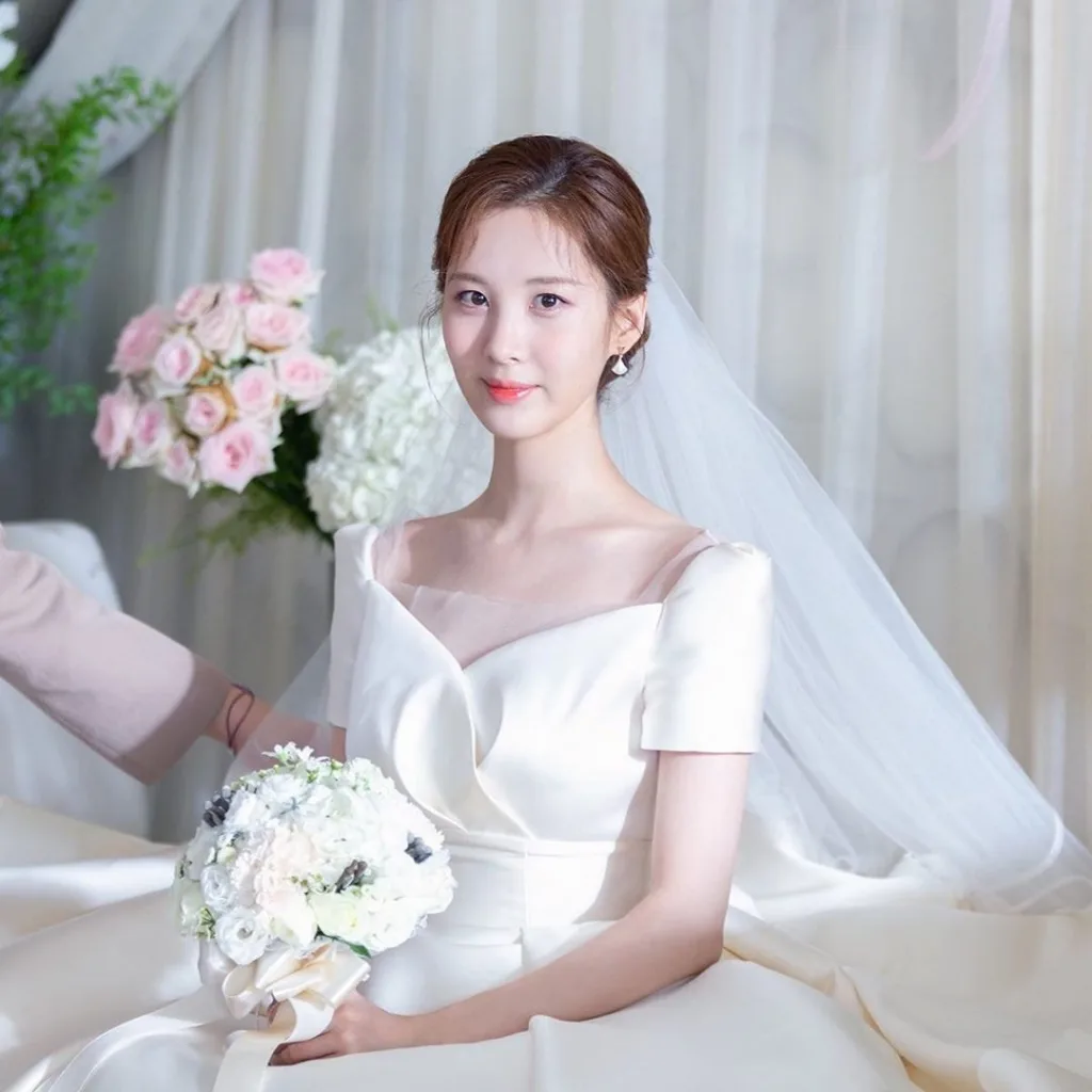 Kẻ viền môi giúp giữ màu son lâu trôi. Kẻ viền môi giúp giữ màu son lâu trôi.