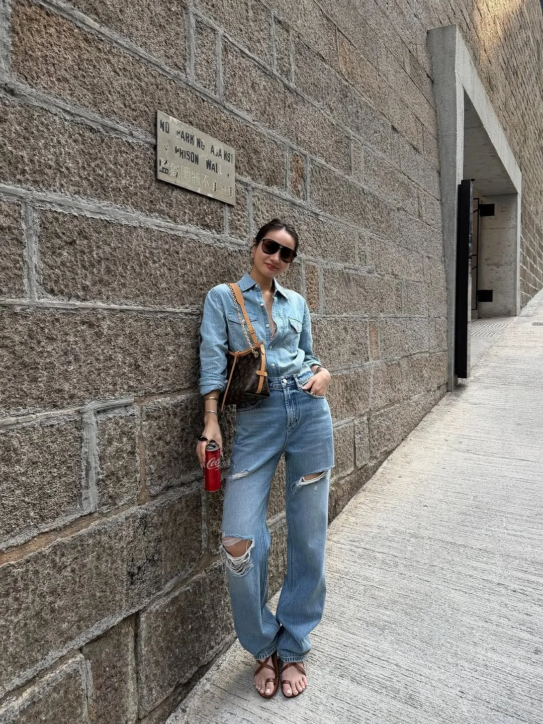 Học cách diện denim on denim qua các kiểu dáng jeans khác nhau.