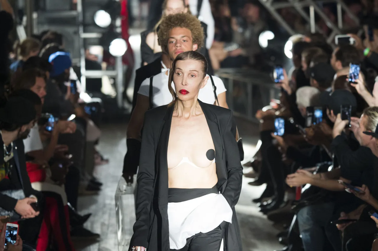 10 Điểm nổi bật tại NYFW mùa Xuân 2018 10 Điểm nổi bật tại NYFW mùa Xuân 2018