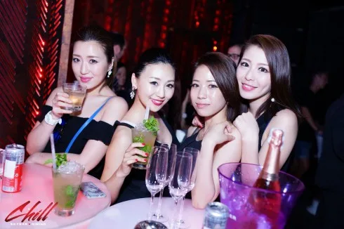 mùa hè sôi động cùng chill sky bar-5