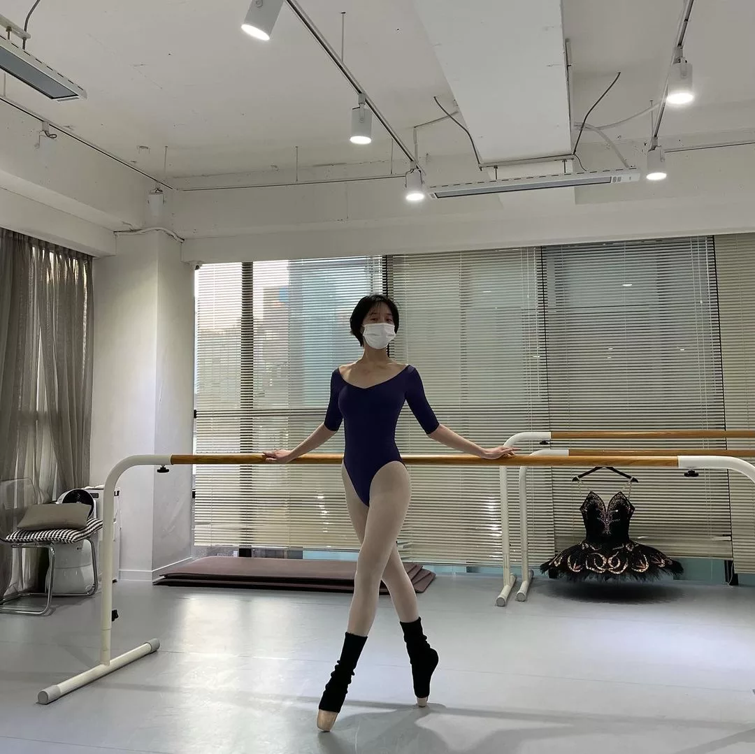 Park Gyu-young luyện tập ballet sweet home