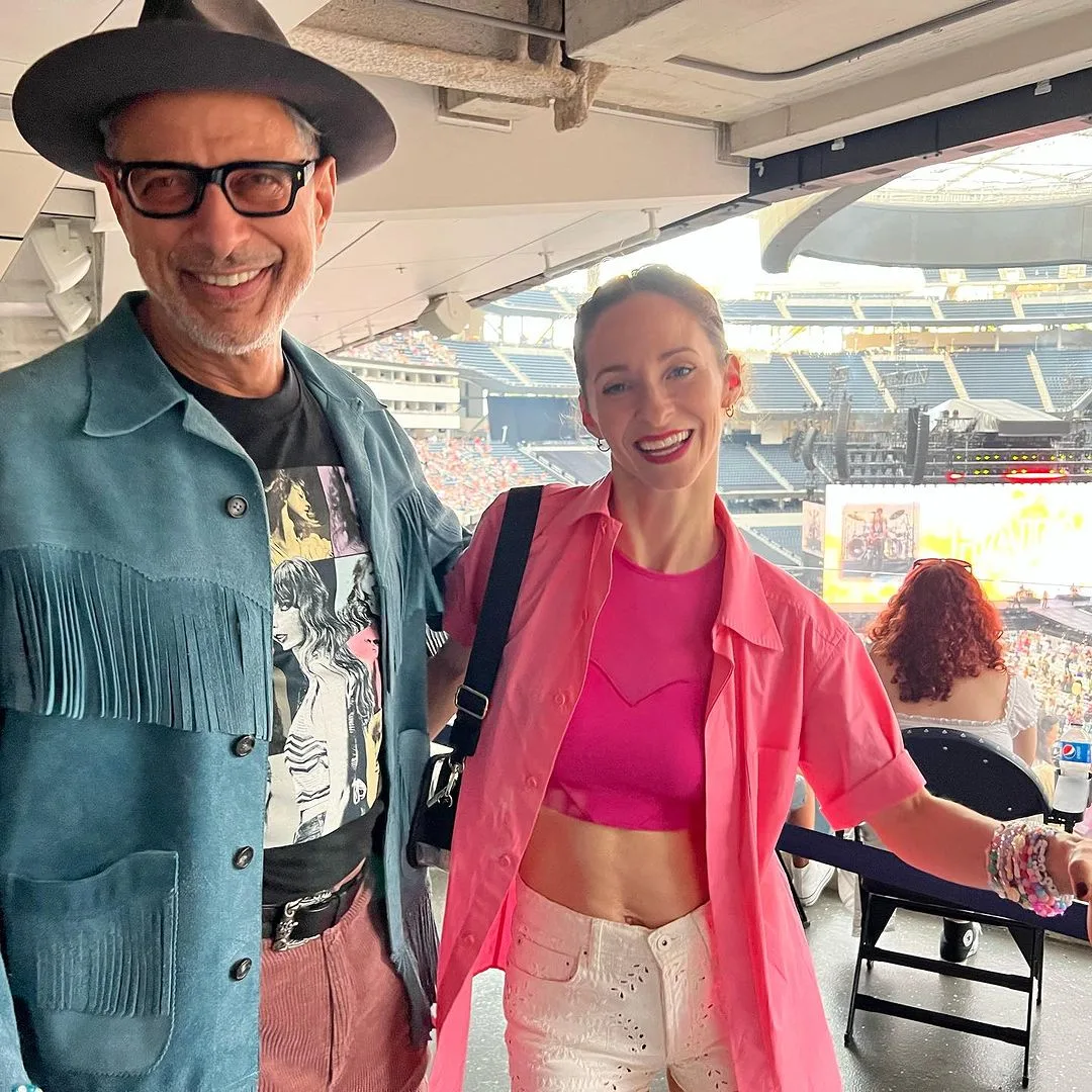 emiliegoldblum diện all pink lisa