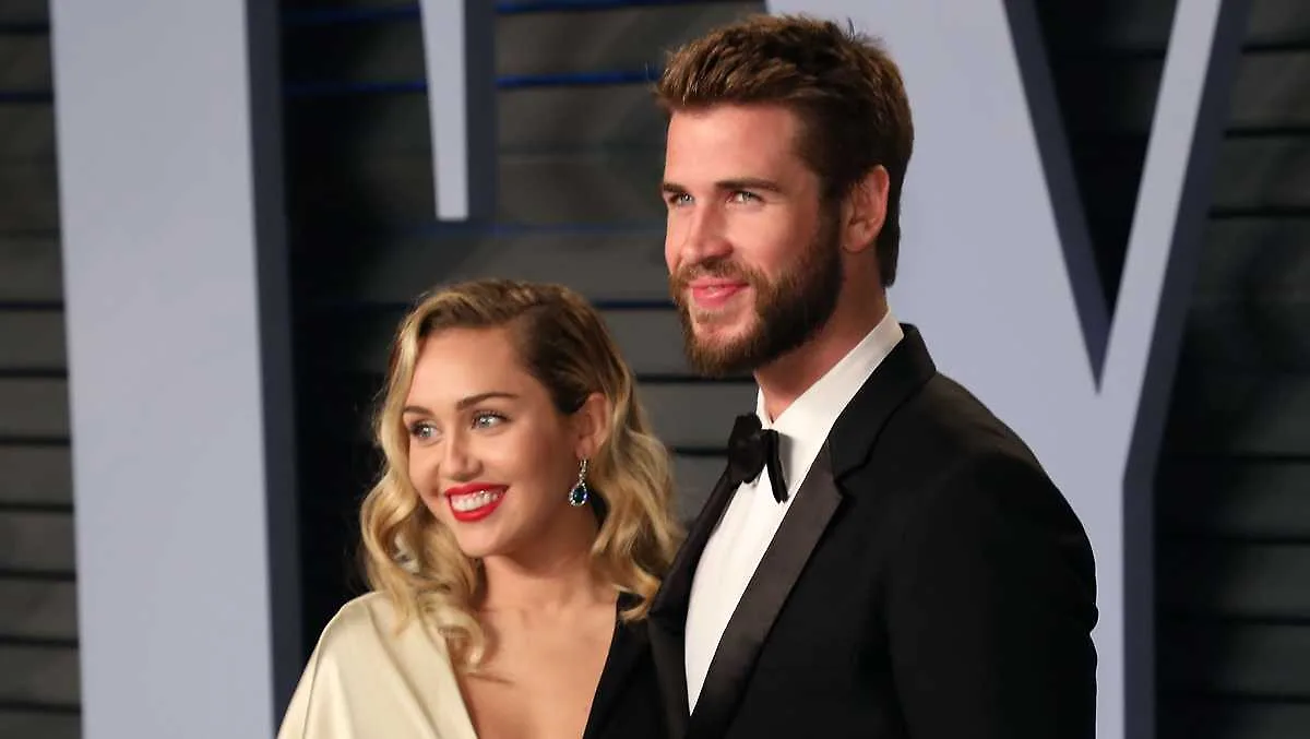 miley cyrus va liam hemsworth