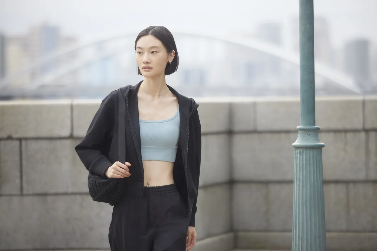 áo khoác phối áo bra uniqlo
