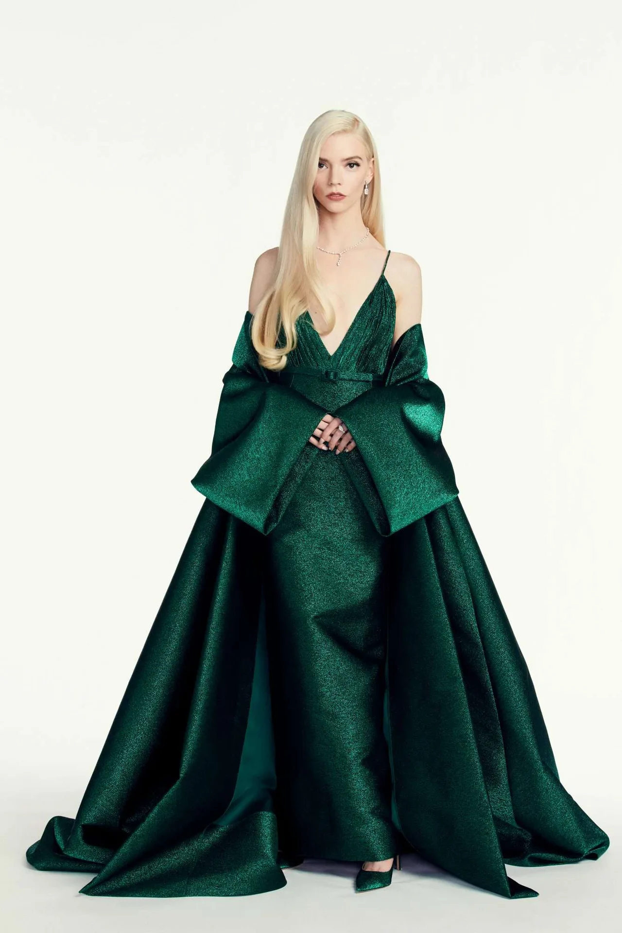 law roach mặc đồ cho anya taylor-joy