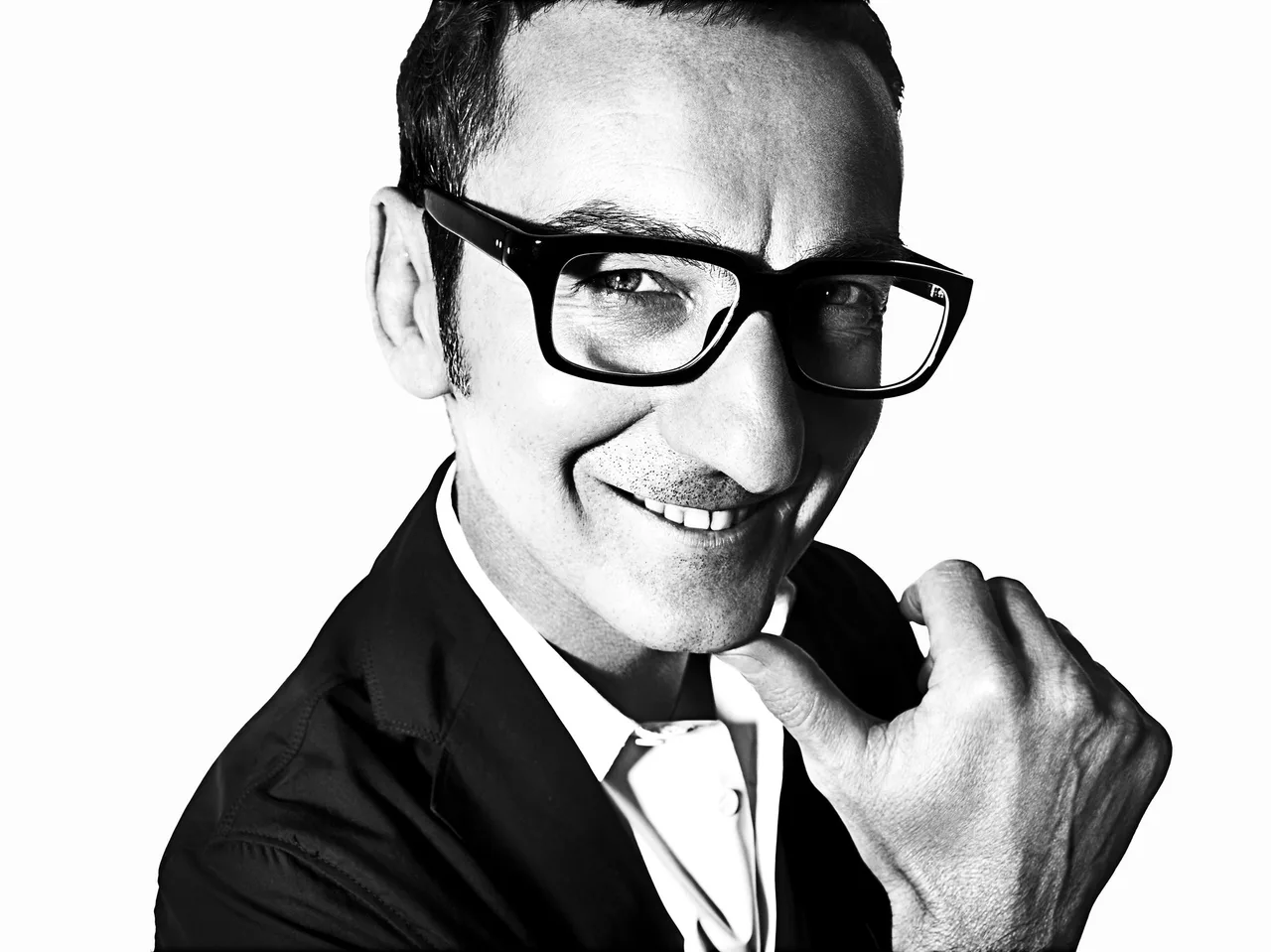 Giám đốc sáng tạo Bruno Frisoni rời khỏi thương hiệu Roger Vivier sau 16 năm gắn bó Giám đốc sáng tạo Bruno Frisoni rời khỏi thương hiệu Roger Vivier sau 16 năm gắn bó