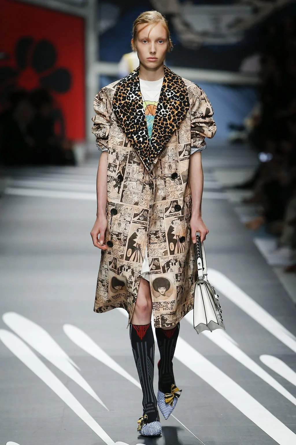 Prada Ready-to-wear Xuân 2018: Về những người phụ nữ mạnh mẽ, náo nhiệt và đầy sức quyến rũ Prada Ready-to-wear Xuân 2018: Về những người phụ nữ mạnh mẽ, náo nhiệt và đầy sức quyến rũ