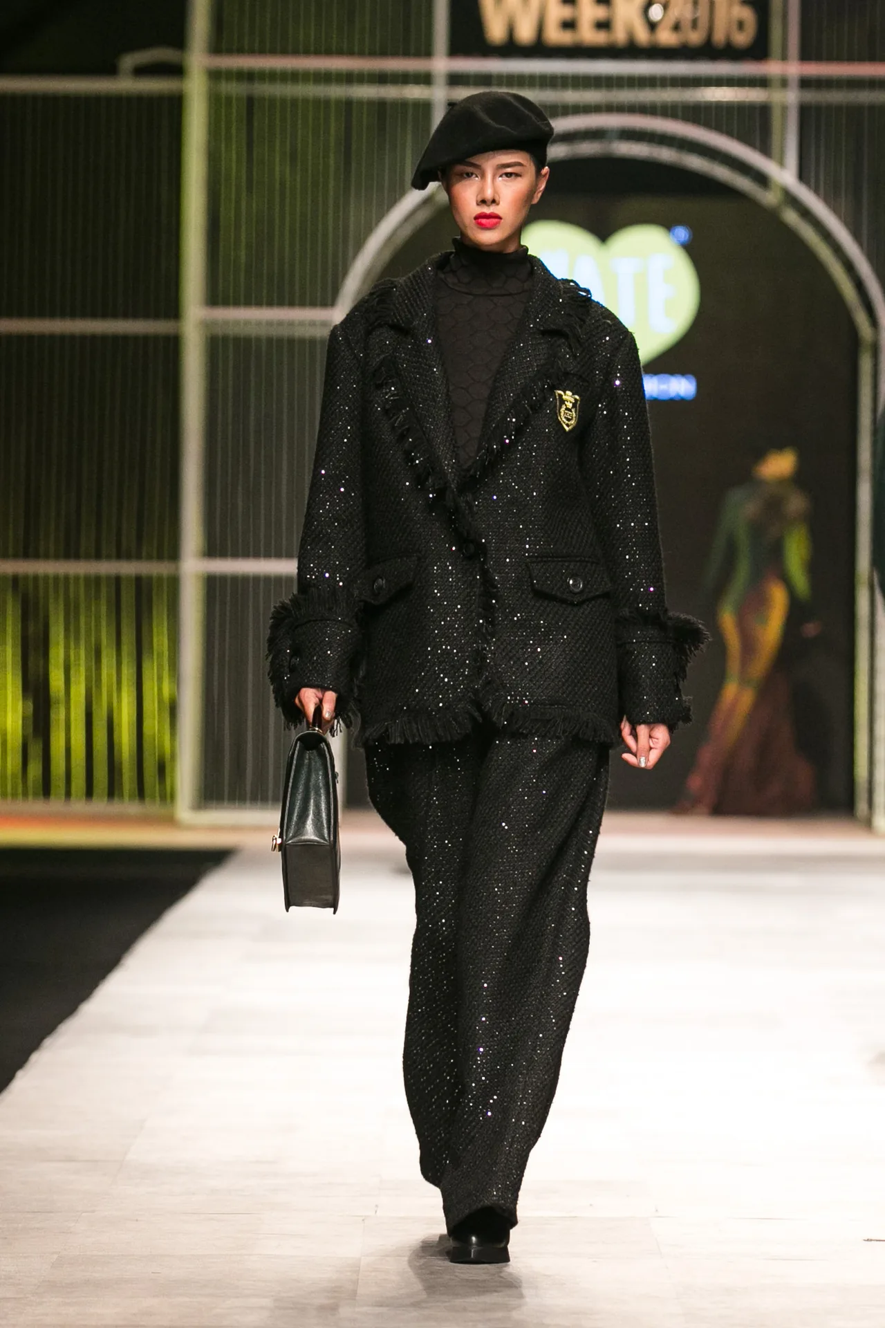 I HATE FASHION thả “Ký ức những mùa đông cũ kỹ” vào BST Thu-Đông 2016 tại VIFW - ELLE VN