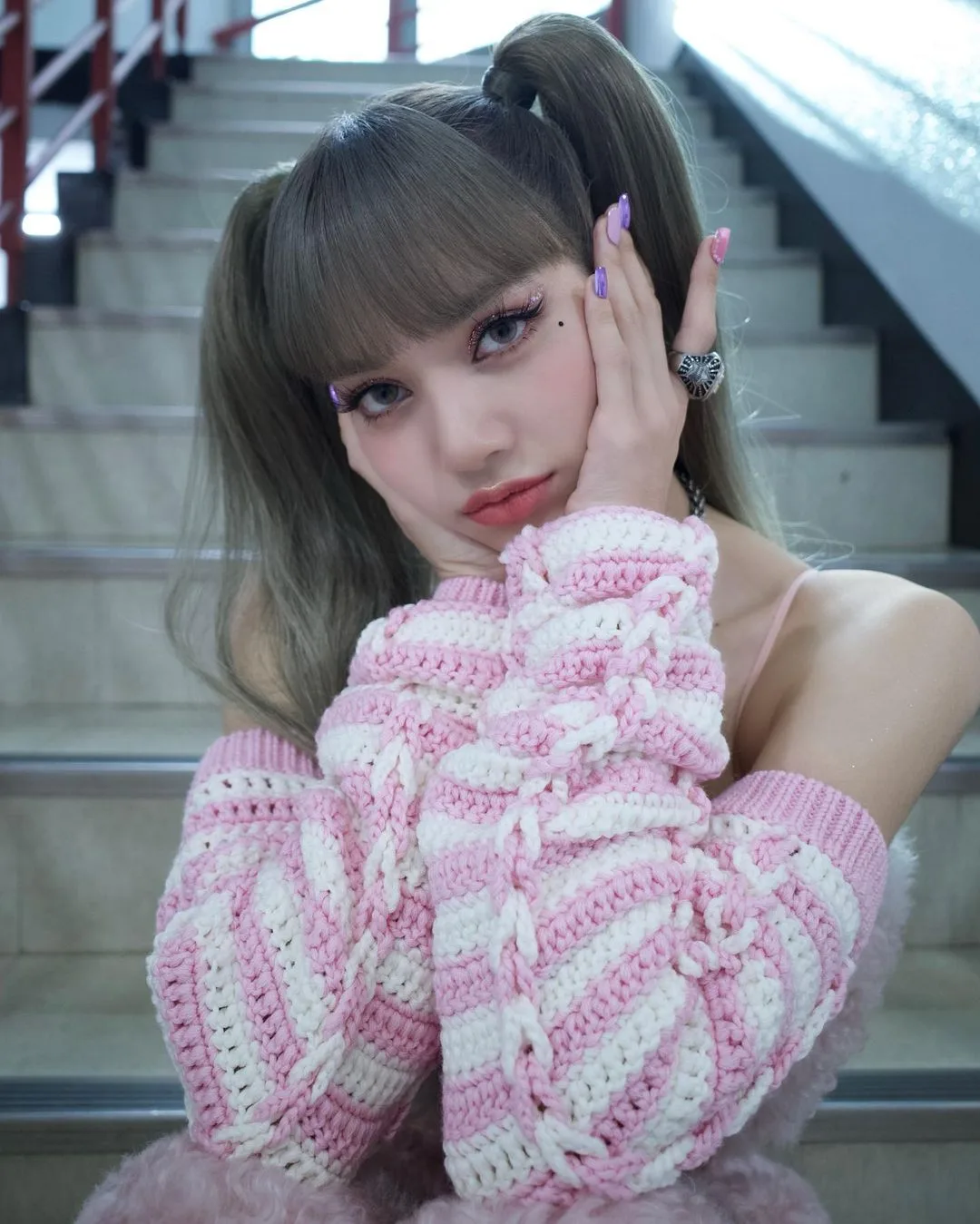 kiểu tóc mái bằng dày của Lisa kiểu tóc mái bằng dày của Lisa
