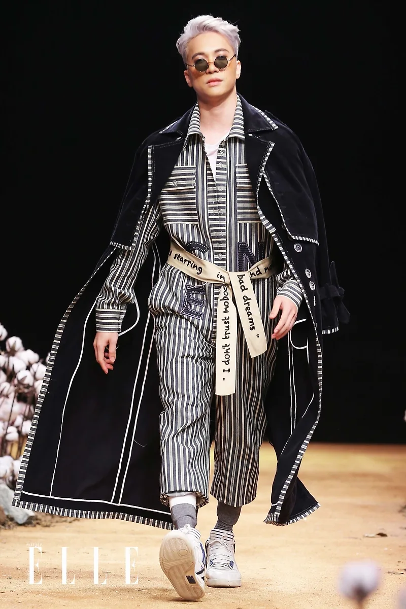 NTK Võ Công Khanh mang đến sự tươi vui với BST "Giấc mơ của Lily" tại ELLE Fashion Show NTK Võ Công Khanh mang đến sự tươi vui với BST "Giấc mơ của Lily" tại ELLE Fashion Show