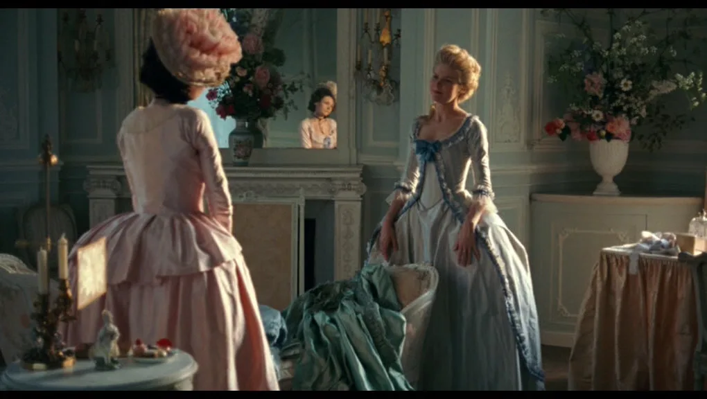 Marie Antoinette trang phục xanh lam