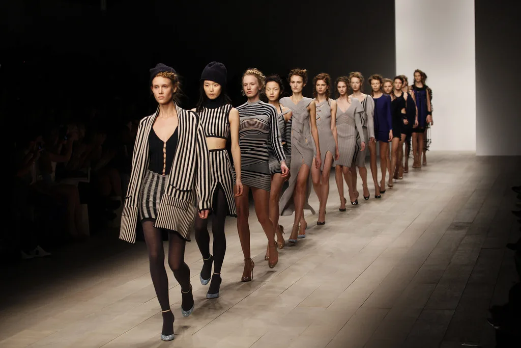 NTK Tom Ford giải mã nguyên do vì sao người mẫu có cùng kích thước chuẩn mực NTK Tom Ford giải mã nguyên do vì sao người mẫu có cùng kích thước chuẩn mực