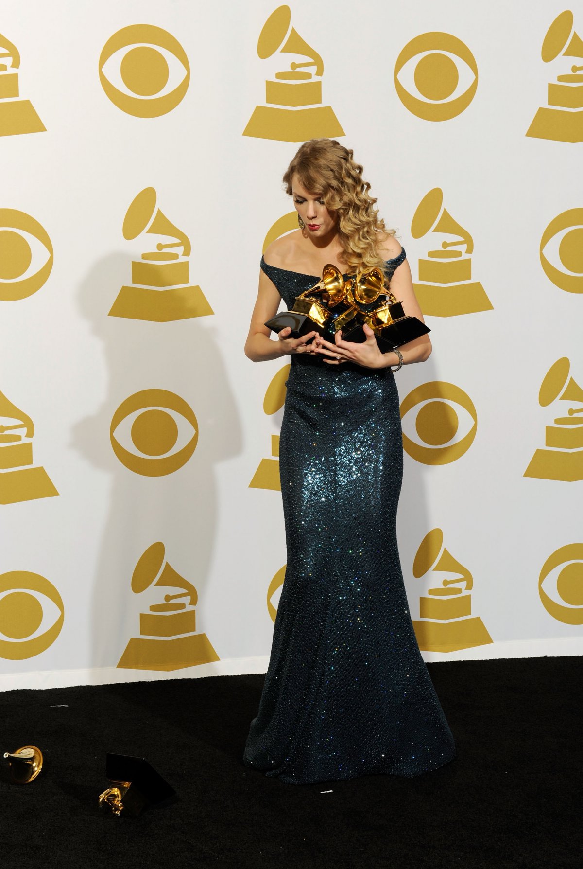 Quá trình lột xác hoàn hảo của Taylor Swift sau 10 năm ca hát - ELLE VN