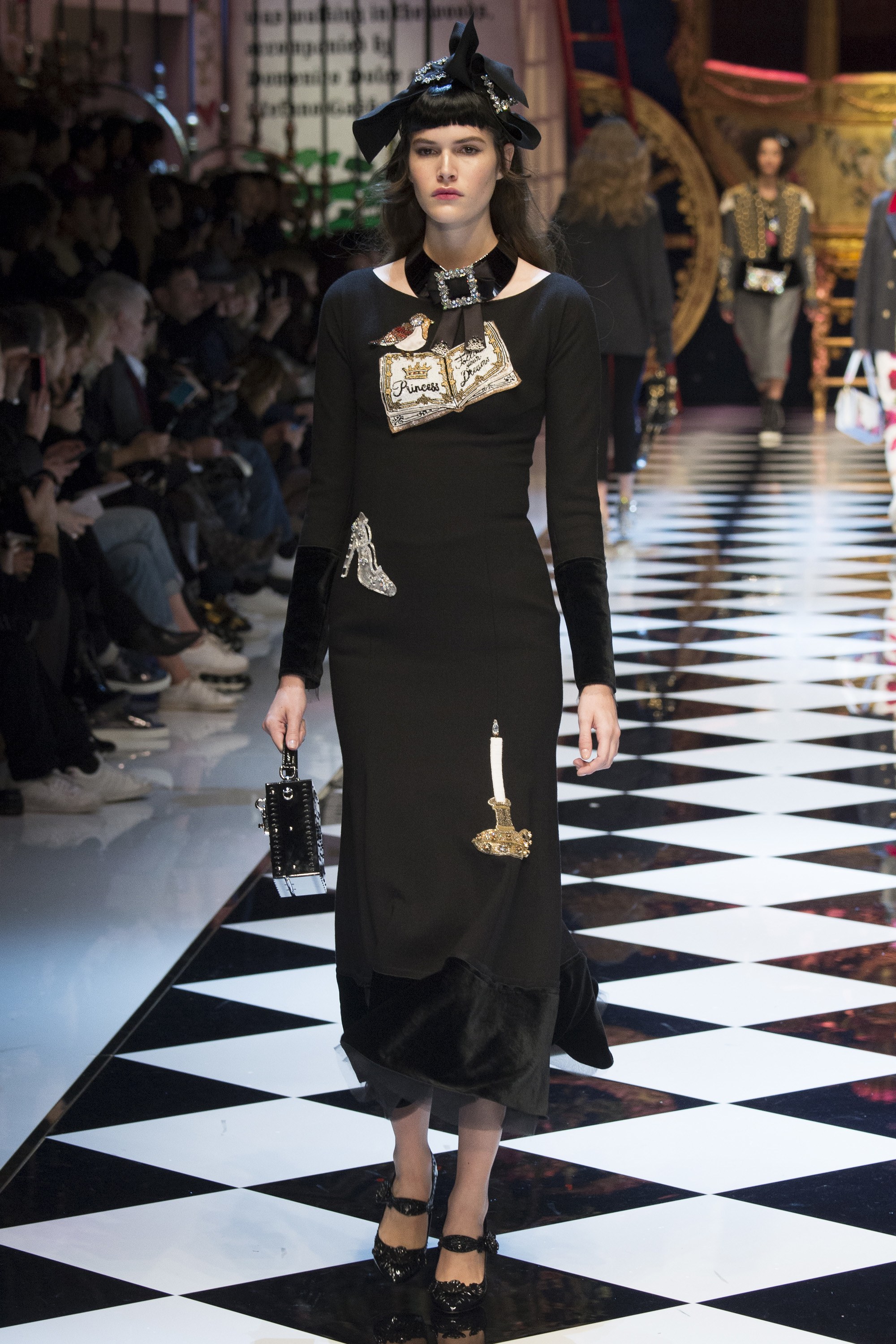 Bộ-sưu-tập-DolceGabbana-Thu-–-Đông-2016 Ellevn