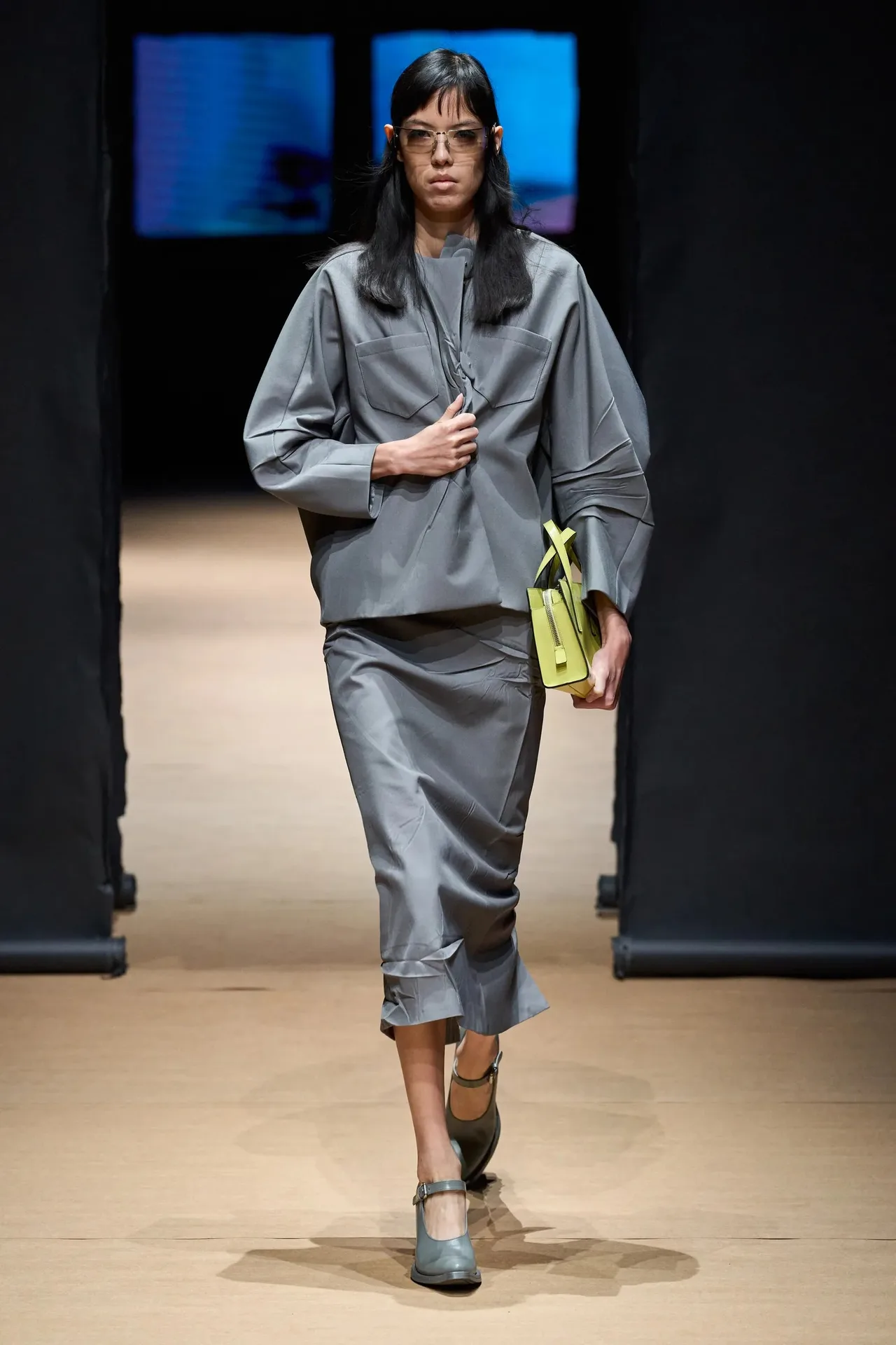 Prada Xuân Hè 2023 look 16