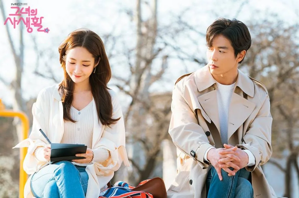 park min young sweater beige quần jeans