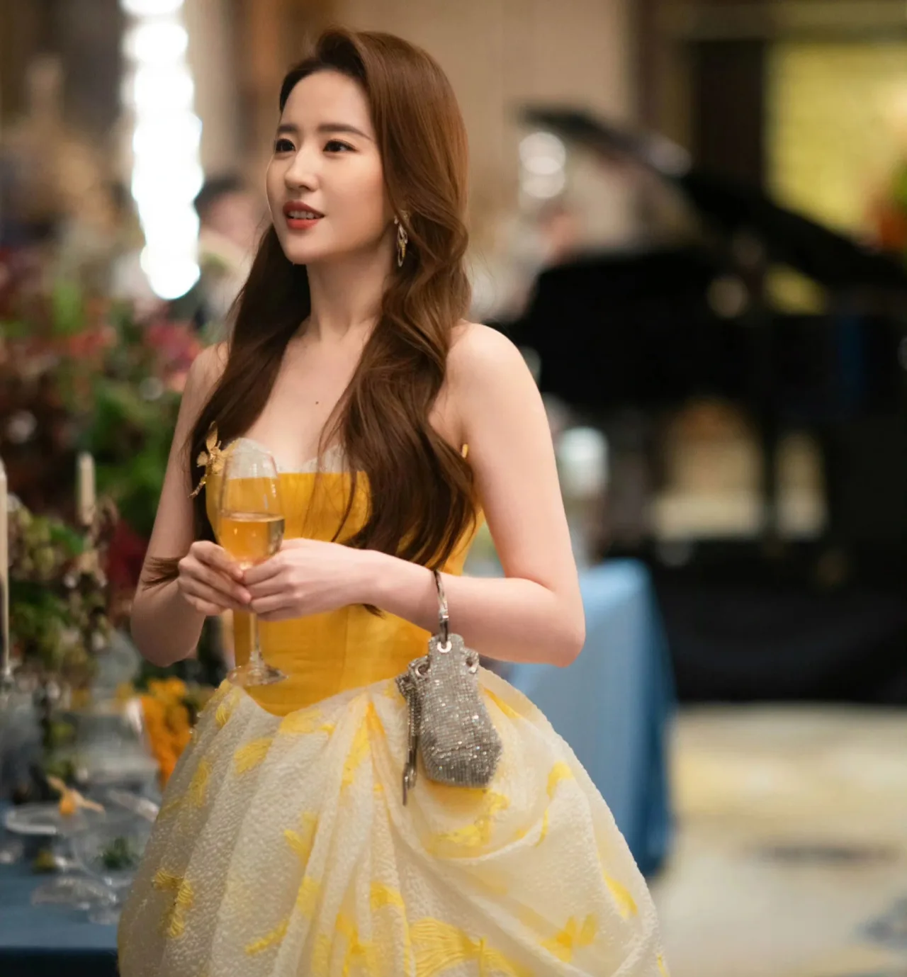 Lưu Diệc Phi câu chuyện hoa hồng