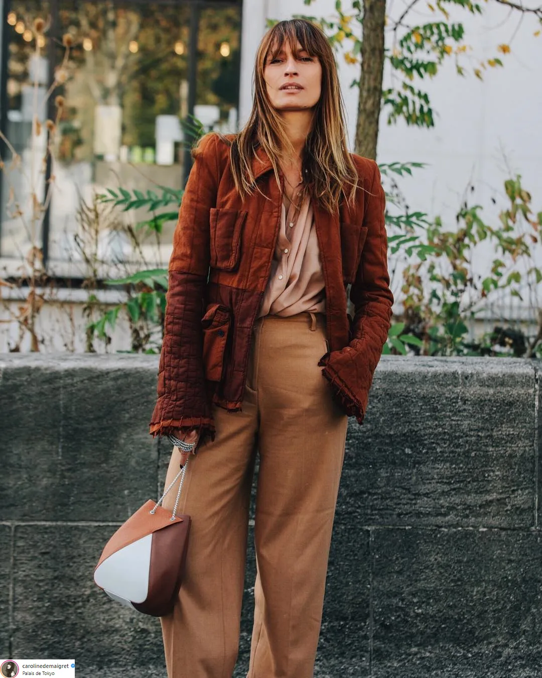 Người mẫu Caroline de Maigret phối đồ