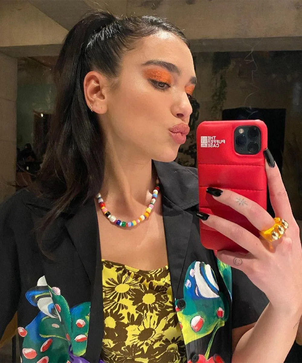 vòng cổ hạt nhựa éliou dua lipa