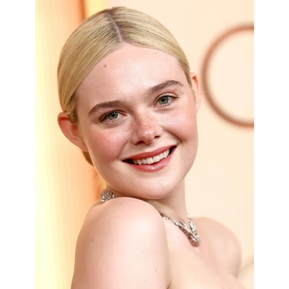 Elle Fanning tại thảm đỏ Oscar 2026