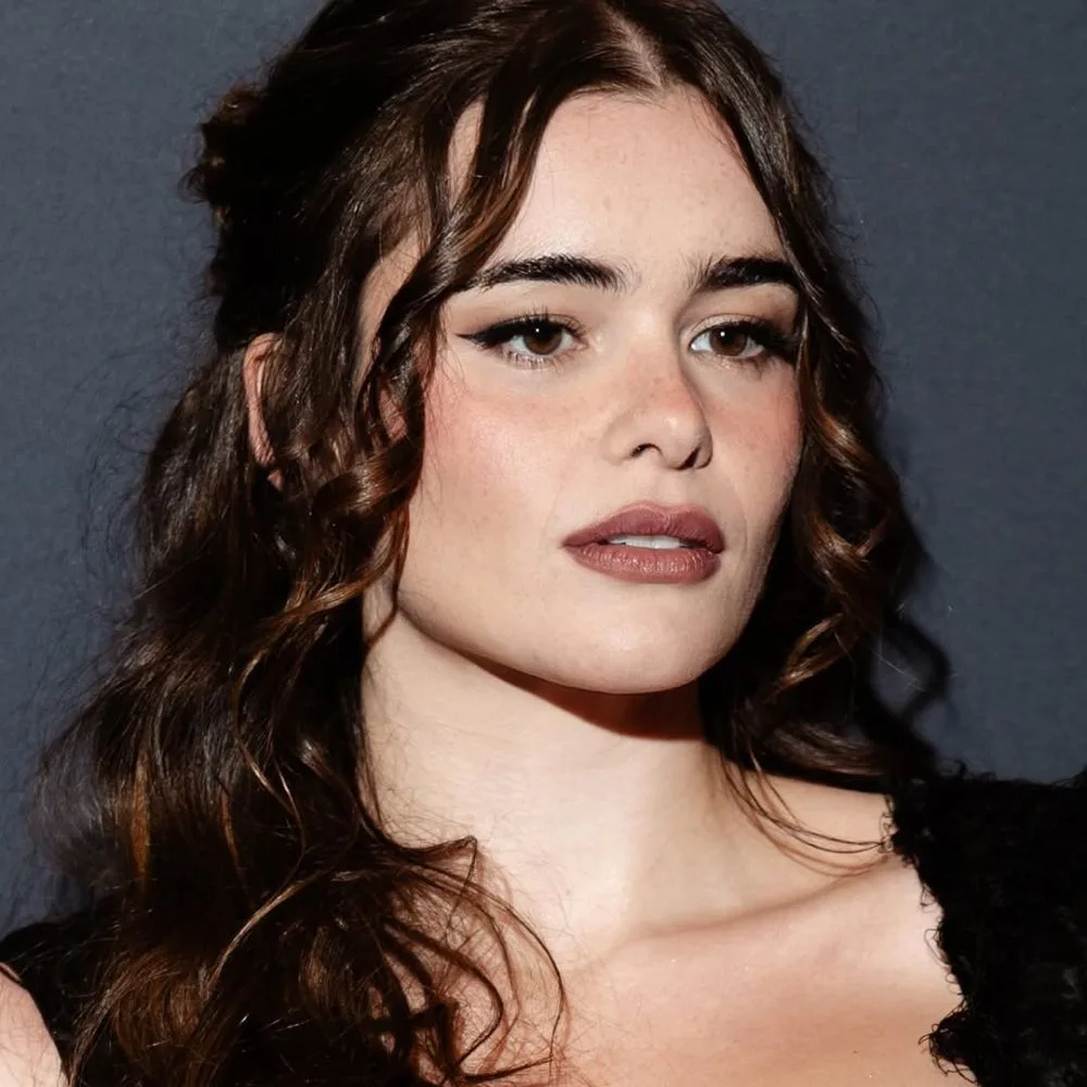 Hình ảnh Barbie Ferreira với kiểu makeup ấm áp mùa Thu.