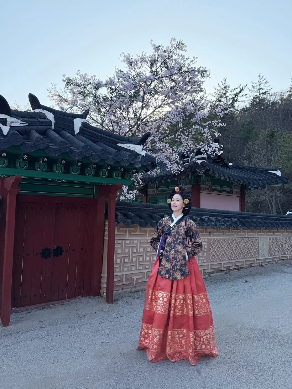 Kang Han Na biến hóa với ánh nhìn sắc bén trong từng khung hình