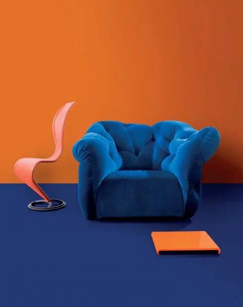 Ghế NUBOLA của MERITALIA 144.980.000 VNĐ . Ghế S-CHAIR của CAPPELLINI 60.500.000 VNĐ. Khay sơn mài Nhật Bản 720.000 VNĐ ESPACE MDEA.