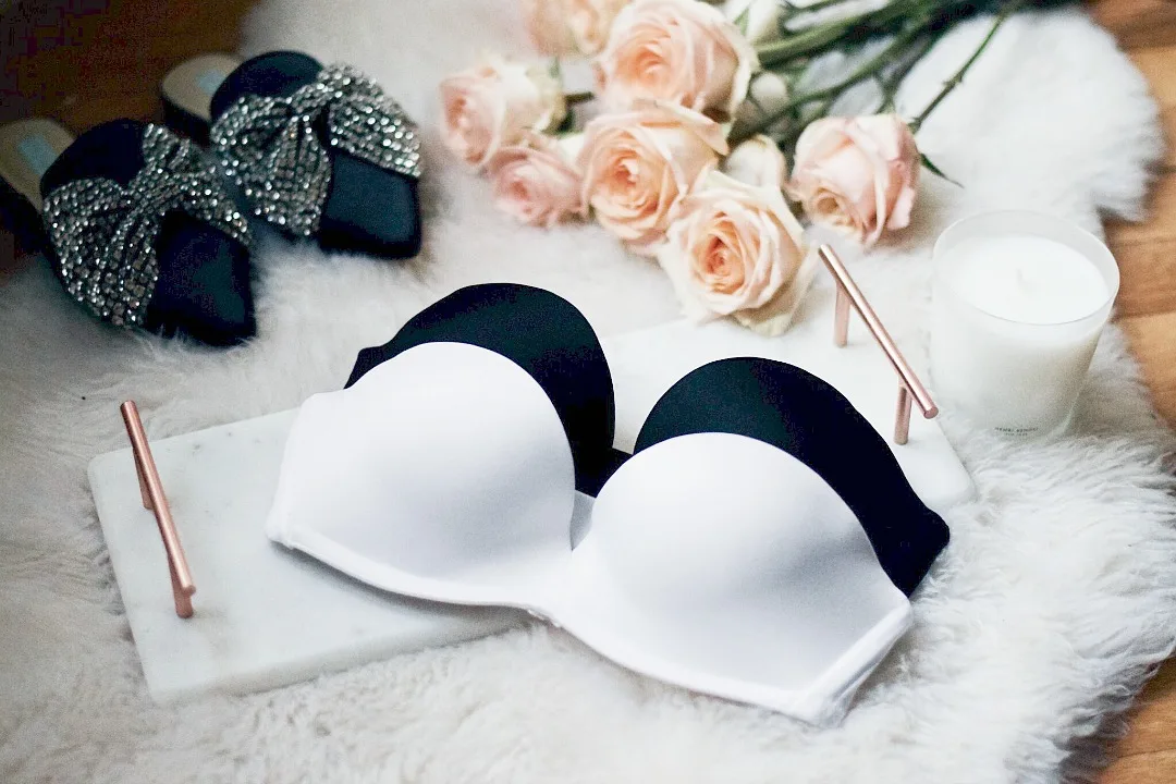 cách xếp các kiểu áo ngực vào vali du lịch 12
