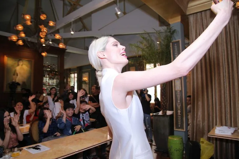 coco rocha - elle vietnam 14
