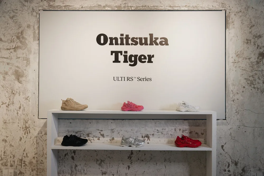 giày trưng bày onitsuka tiger