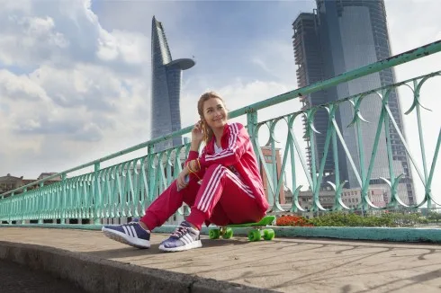 Khả Ngân trẻ trung, nổi bật với trang phục adidas neo