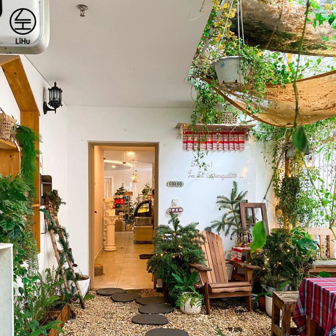 Lihu Garden, quán cà phê trang trí giáng sinh đẹp tại Sài Gòn