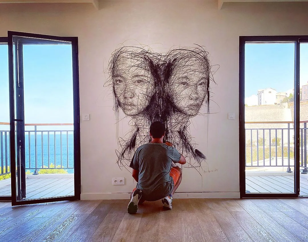 tranh trắng đen twins sisters